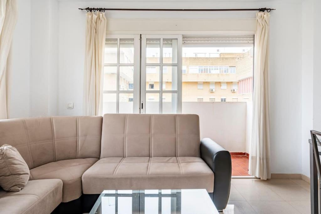 Centric And Spacious Flat With Free Car Park Apartment Seville Exterior photo